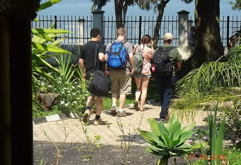تختخواب و صبحانه Beach Garden Bnb