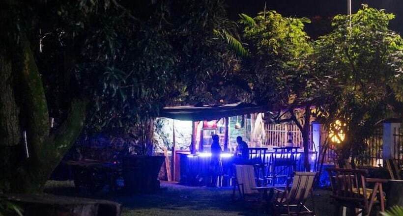 تختخواب و صبحانه Beach Garden Bnb