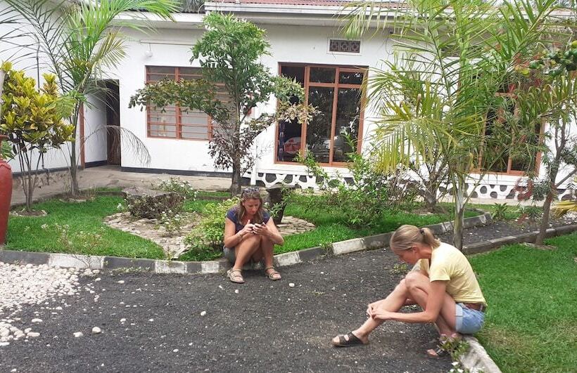 تختخواب و صبحانه Beach Garden Bnb