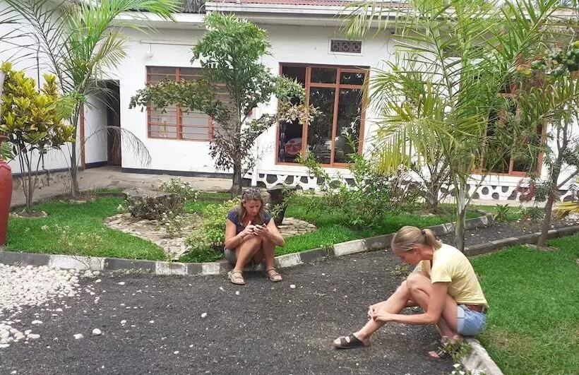 تختخواب و صبحانه Beach Garden Bnb