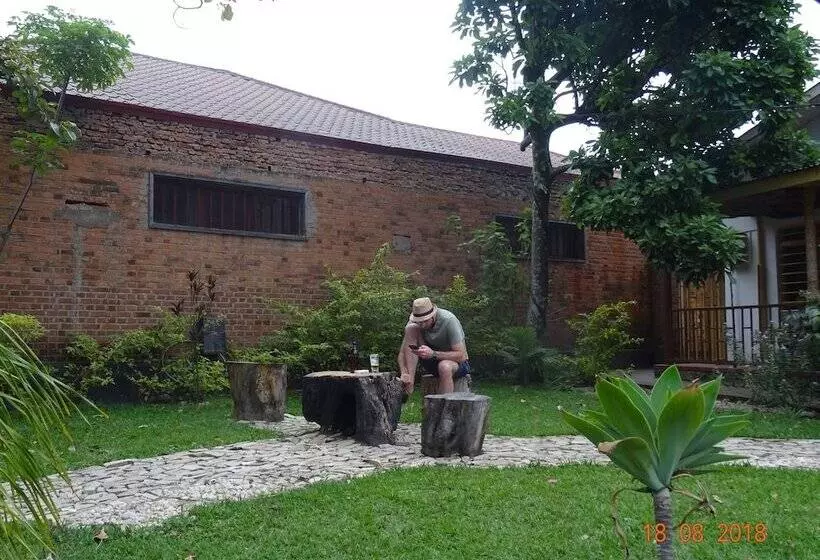 تختخواب و صبحانه Beach Garden Bnb