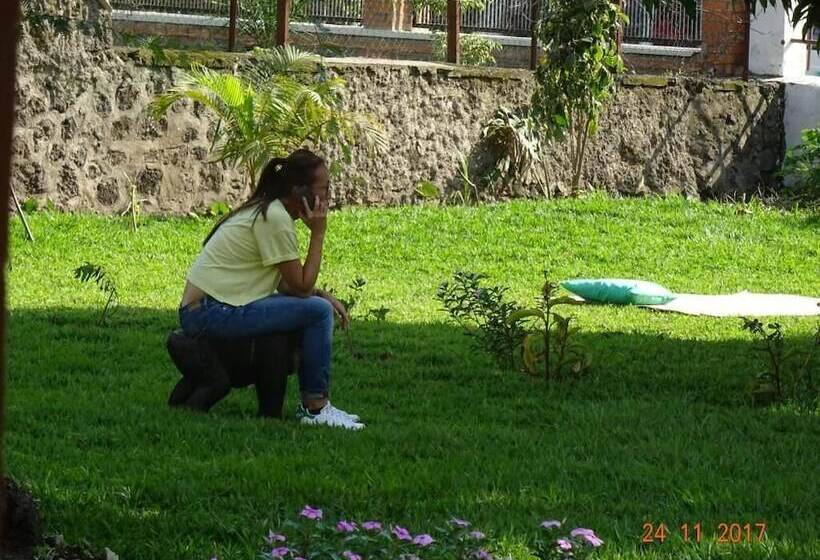 تختخواب و صبحانه Beach Garden Bnb