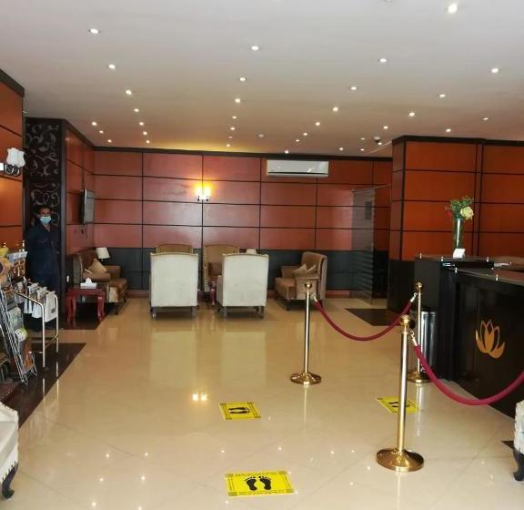 ホテル Al Muhaidb Tahliya