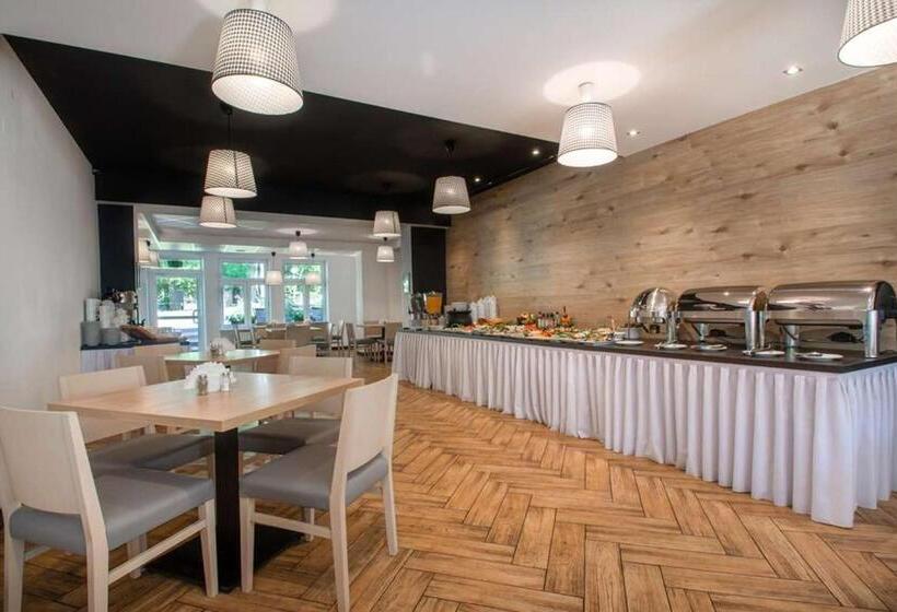 پانسیون Resort Moderna Jastrzębia Góra