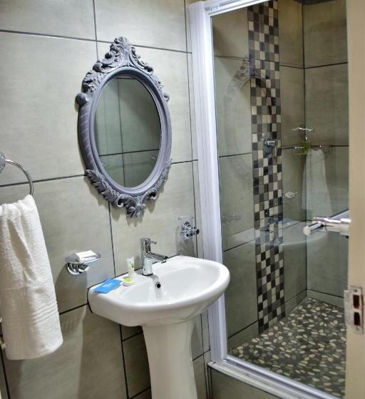 پانسیون Zonnevanger Guesthouse