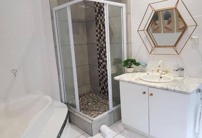 پانسیون Zonnevanger Guesthouse