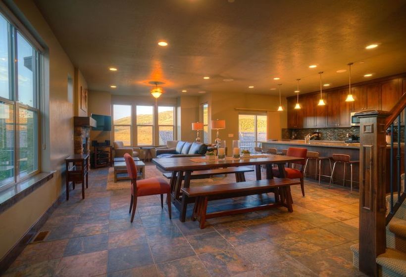 Abode At Mountain Haus