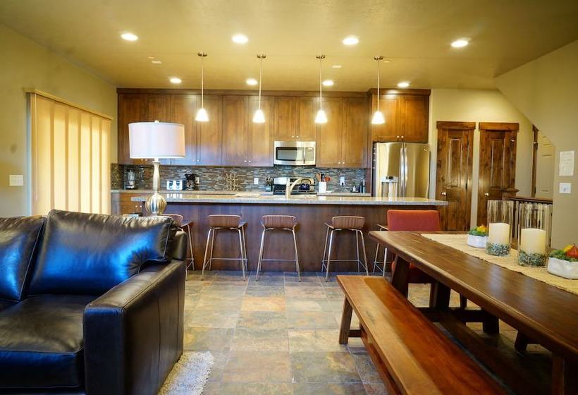 Abode At Mountain Haus