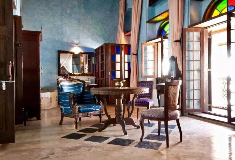 هتل Emerson Spice