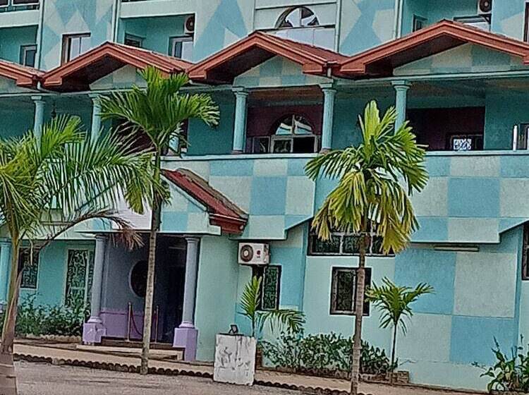 هتل Hôtel Le Monarque Palace