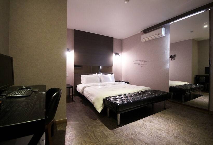 בית מלון כפרי Paradise