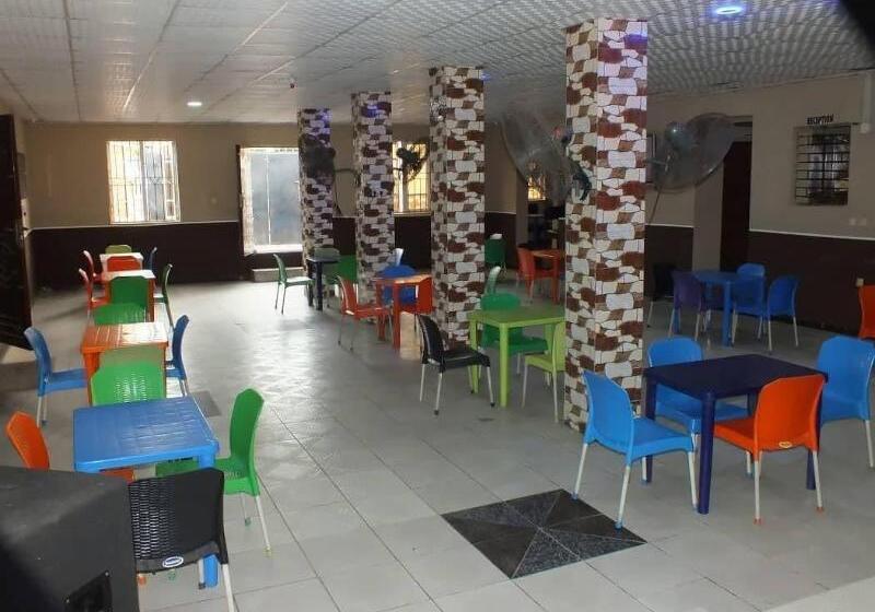 هتل Roppongi Bar And Lodge