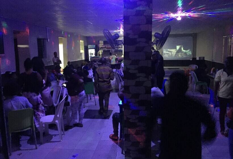 هتل Roppongi Bar And Lodge