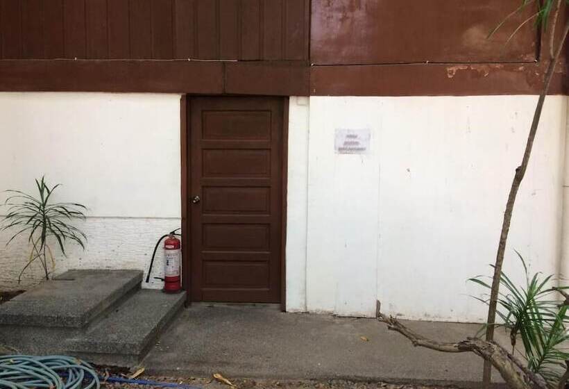 ホテル The Pelicans Castaway