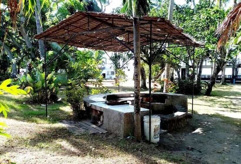 ホテル The Pelicans Castaway