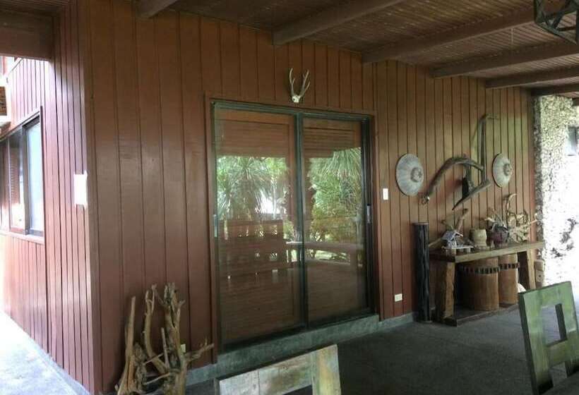 ホテル The Pelicans Castaway