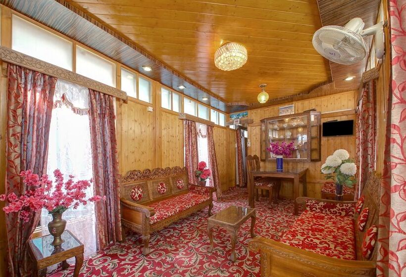 Pensjonat Amina Houseboat By Oyo Rooms