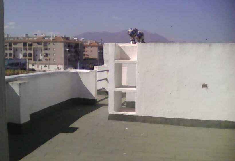 هاستل Restaurant La Mecedora