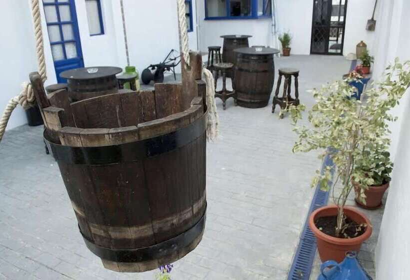 هاستل Restaurant La Mecedora