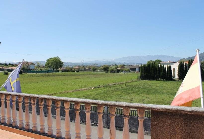 Отель Reyes Astures