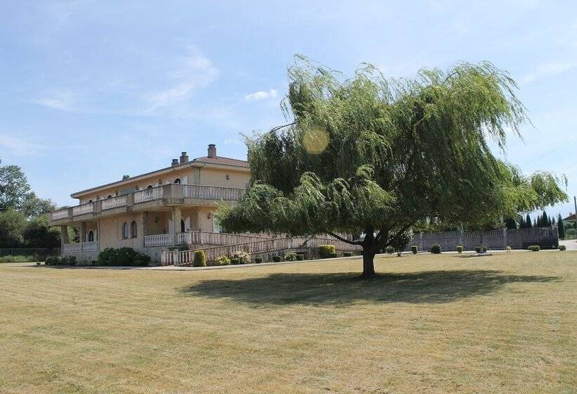 Отель Reyes Astures