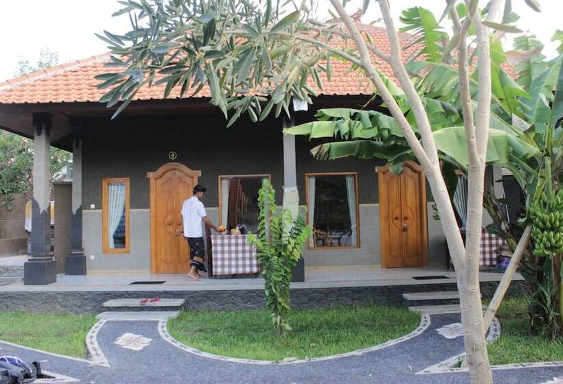 Bed and Breakfast Kubu Padi Wooden House