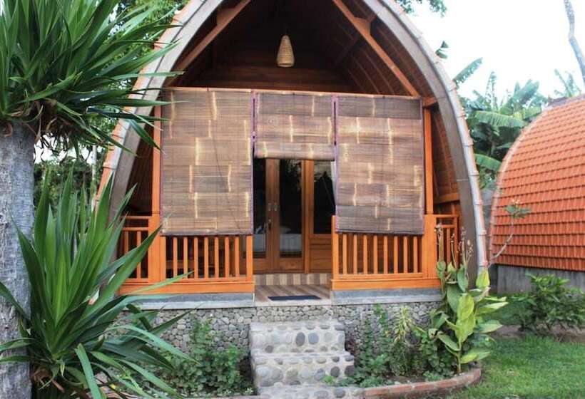 Bed and Breakfast Kubu Padi Wooden House