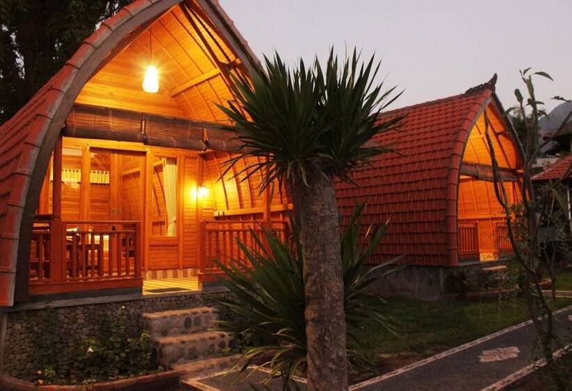 Bed and Breakfast Kubu Padi Wooden House