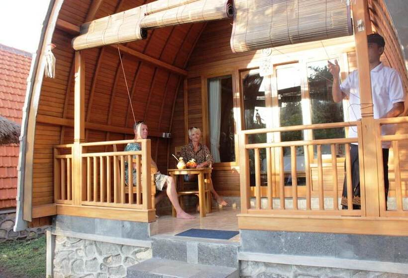 Bed and Breakfast Kubu Padi Wooden House