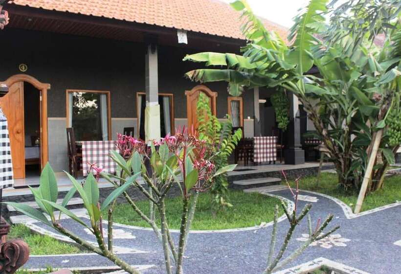 Bed and Breakfast Kubu Padi Wooden House