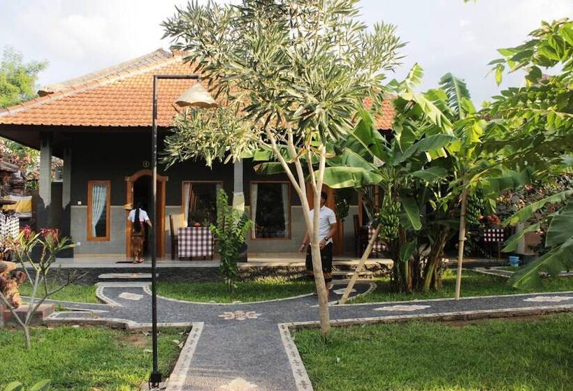 Bed and Breakfast Kubu Padi Wooden House