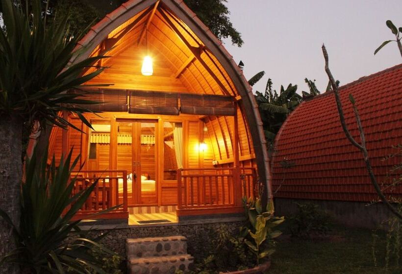 Bed and Breakfast Kubu Padi Wooden House