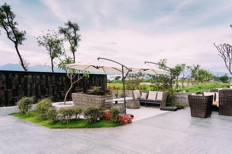 تختخواب و صبحانه Tsang Kuo Resort