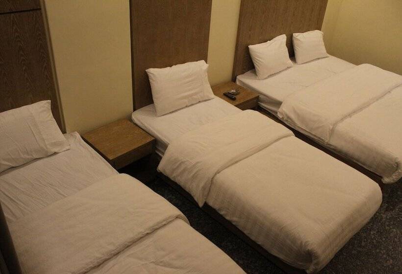 هتل Holiday Aqaba