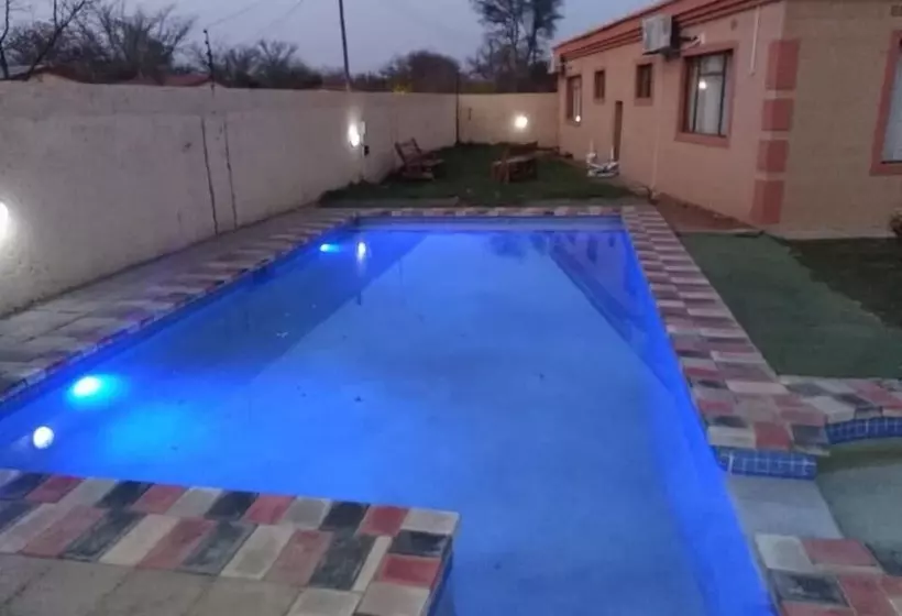 پانسیون Flower Inn Guest House