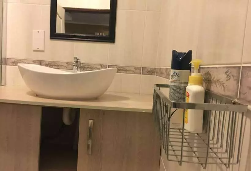 پانسیون Flower Inn Guest House