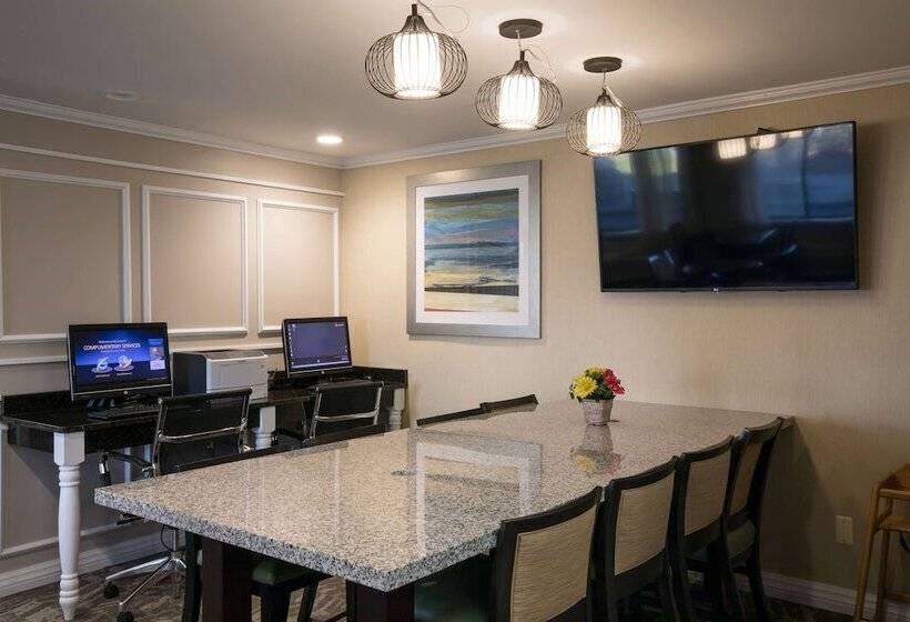 Baymont By Wyndham Detroit Airport/romulus