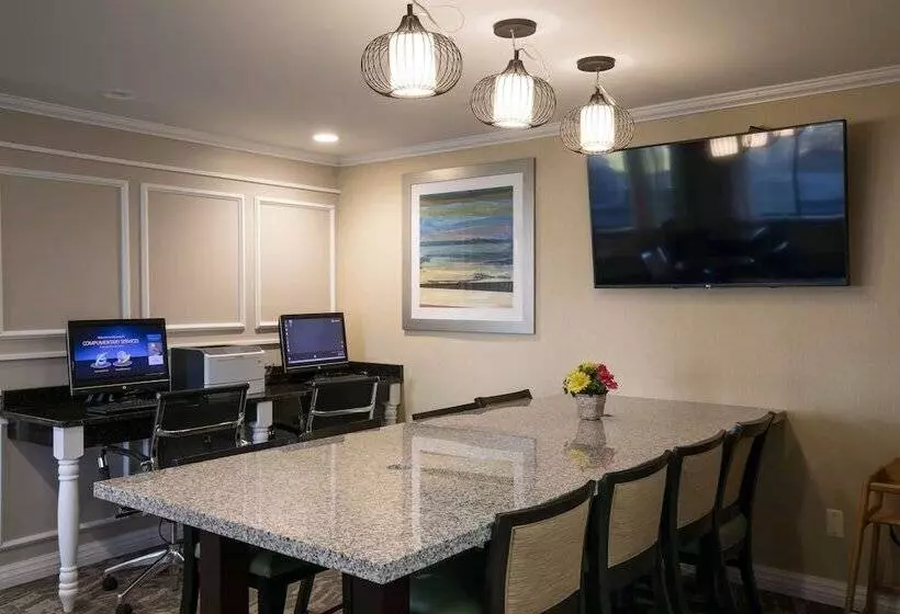 Baymont By Wyndham Detroit Airport/romulus