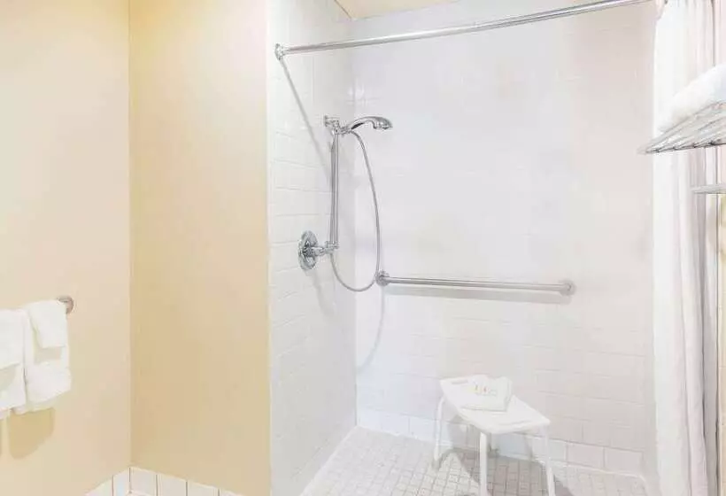 هتل Baymont By Wyndham Jonesboro