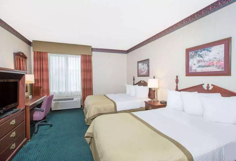 هتل Baymont By Wyndham Jonesboro