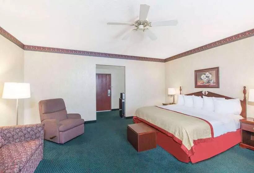 هتل Baymont By Wyndham Jonesboro