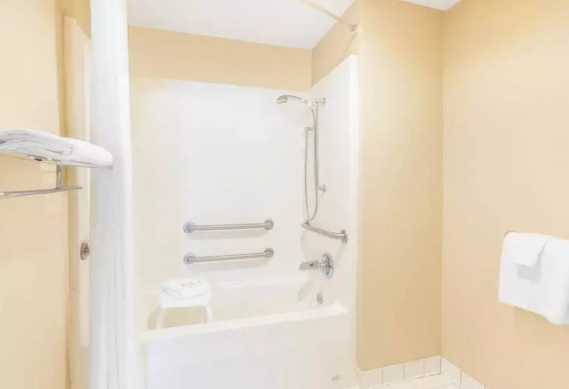 هتل Baymont By Wyndham Jonesboro