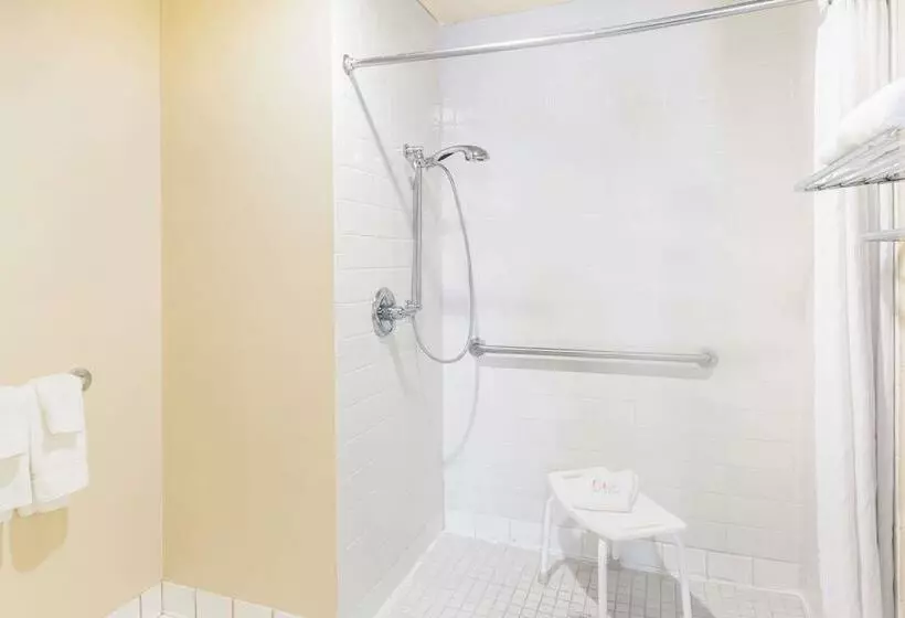 هتل Baymont By Wyndham Jonesboro