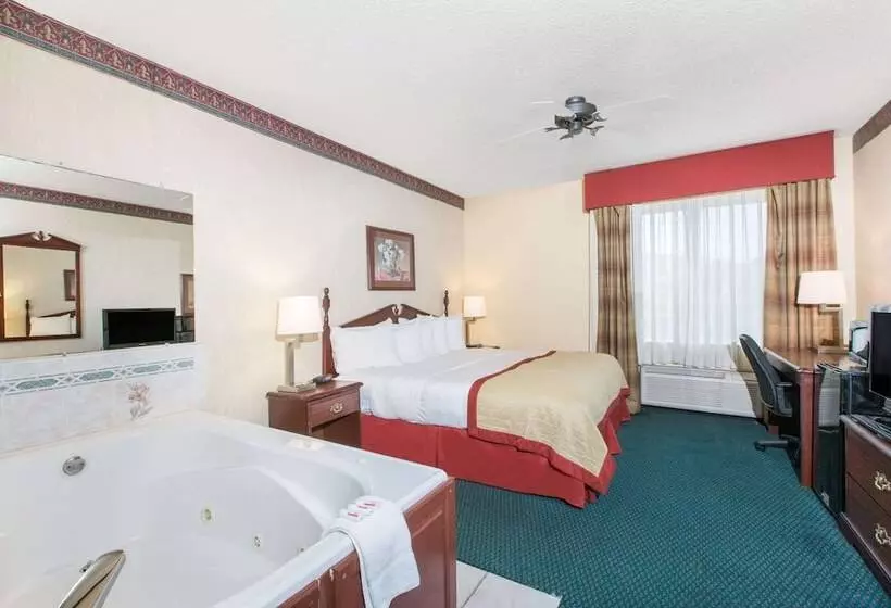 هتل Baymont By Wyndham Jonesboro