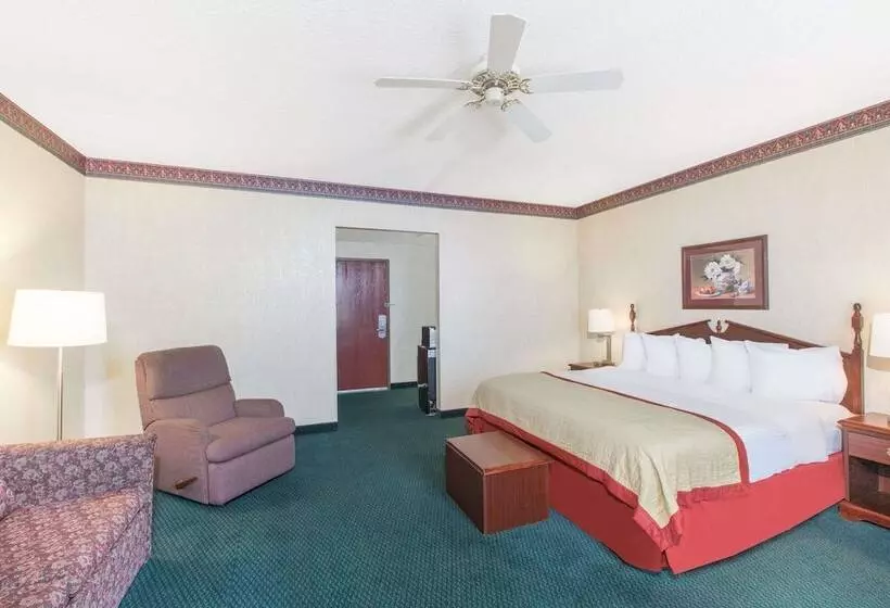 هتل Baymont By Wyndham Jonesboro