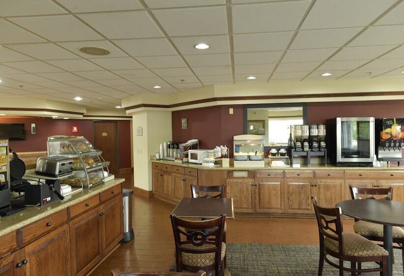 هتل Baymont Inn & Suites By Wyndham Lincoln Ne