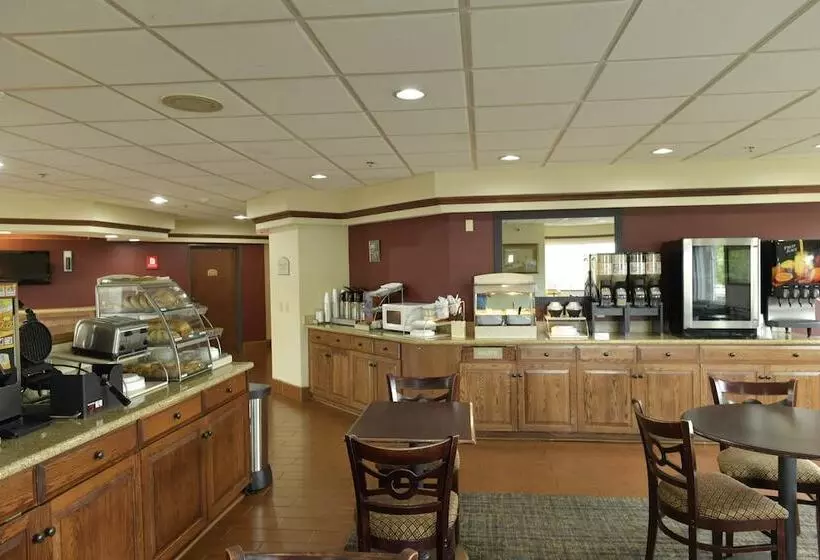 Отель Baymont Inn & Suites By Wyndham Lincoln Ne