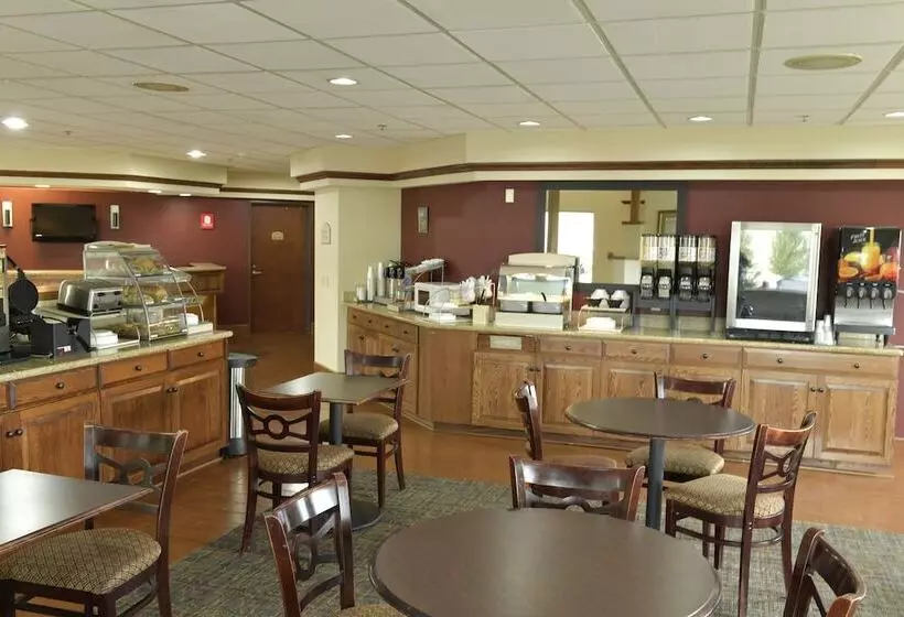 Отель Baymont Inn & Suites By Wyndham Lincoln Ne