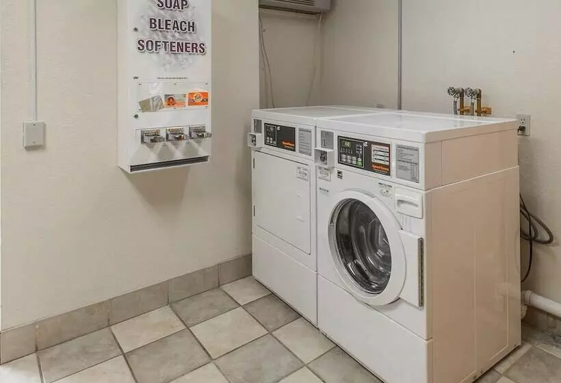 Отель Baymont Inn & Suites By Wyndham Lincoln Ne