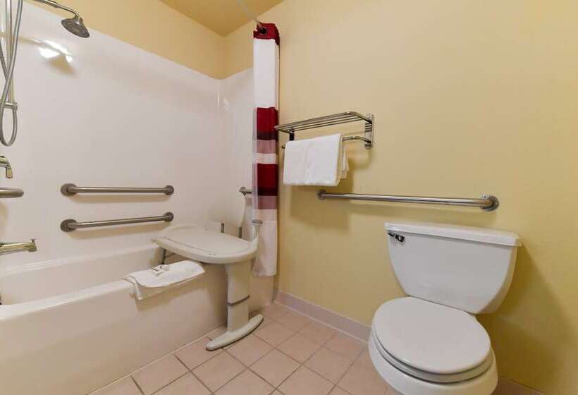 هتل Baymont Inn & Suites By Wyndham Lincoln Ne